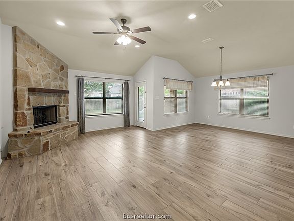 4th image of 15418 Meadow Pass