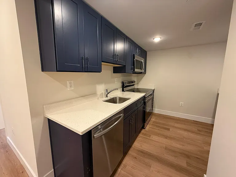 52nd Street Residences — Photo 48