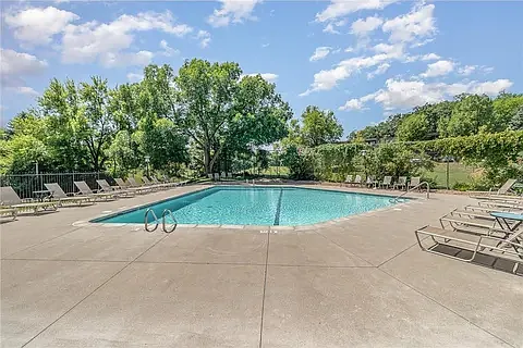 2 bed, 1055 sqft, $2,050 — Photo 2