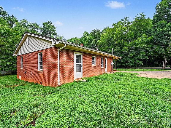 3rd image of 2333 Washburn Rd