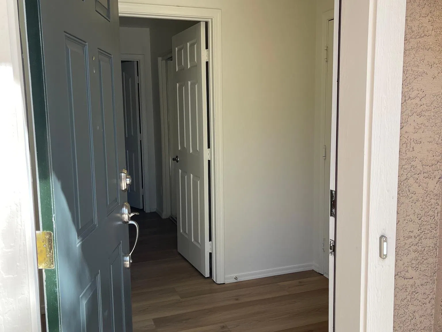 3 bed, 1100 sqft, $1,900 — Photo 4