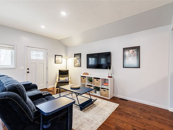 3rd image of 163 Park Rd