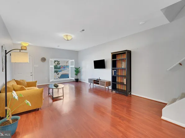 221 N Lakewood Ave, Baltimore, MD 21224