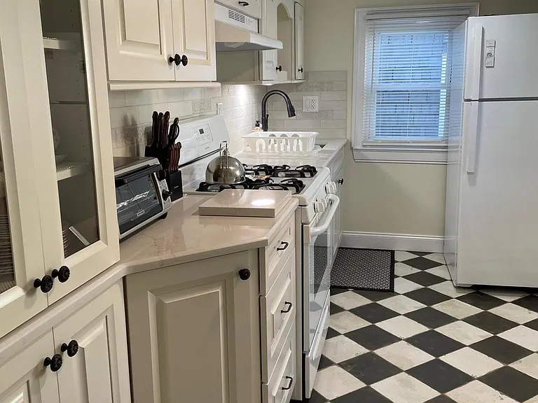 7 Webb Ave #2-W — Photo 12