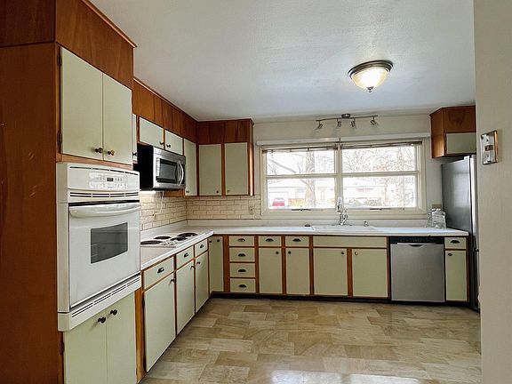 5th image of 1521 W 2nd Ter