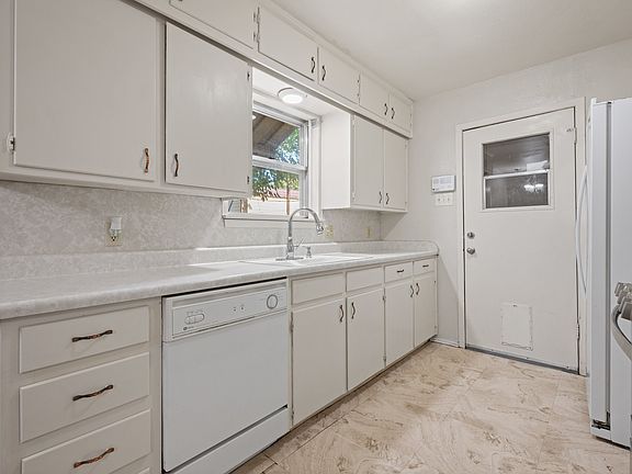 5th image of 808 Thompson Dr