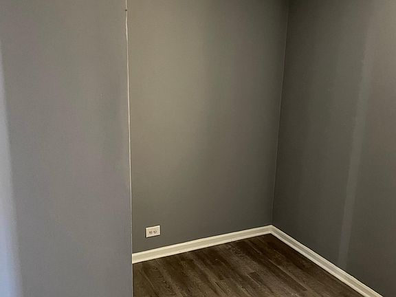 4th image of 1941 W Berteau Ave #1