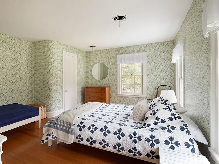 1430 Salisbury Rd — Photo 18