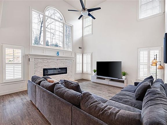2nd image of 5105 Riverthur Pl