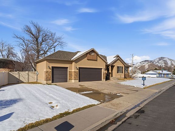 3rd image of 1780 W Maple St