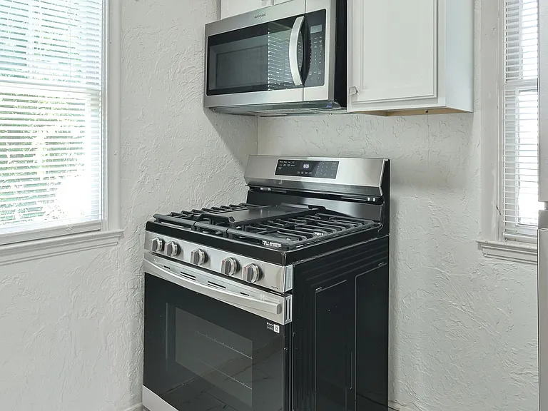 1507 NW 28th St #A — Photo 10
