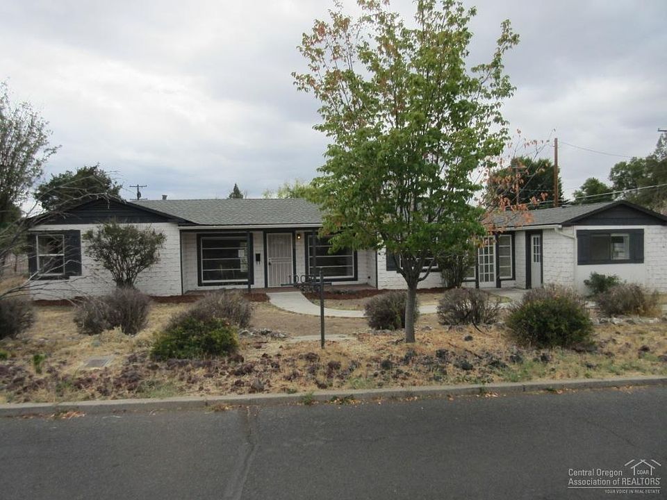 1st image of 1008 NE Loper Ave