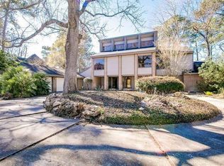2307 Forest Garden Dr, Kingwood, TX 77345
