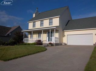 304 Creekwood Cir, Linden, MI