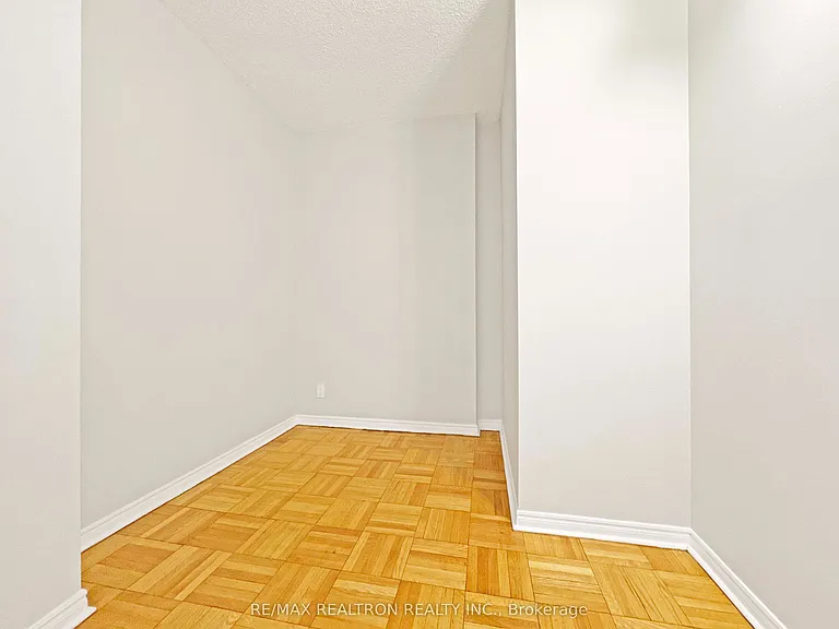 990 Avenue Rd #201 — Photo 7