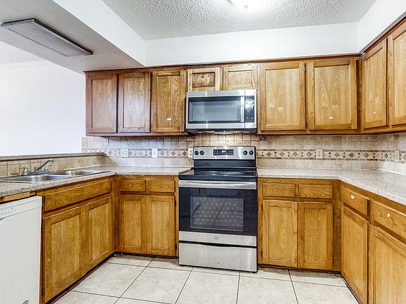 3rd image of 2414 Cordoba Dr APT A