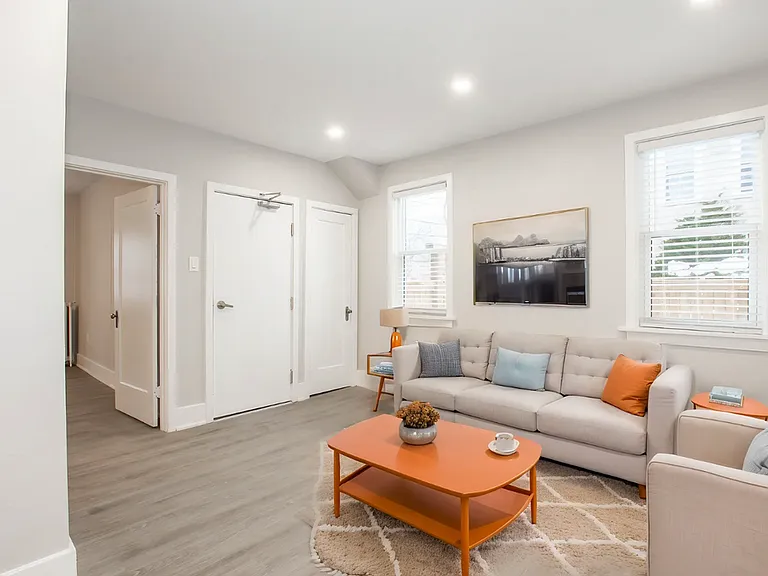 14 Welland Ave — Photo 1
