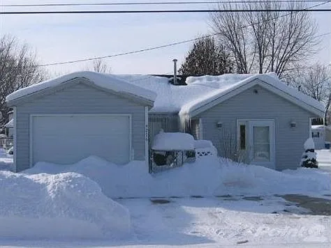 4274 Lynden Rd photo 1