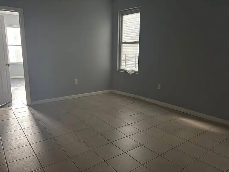482 Avon Ave — Photo 5