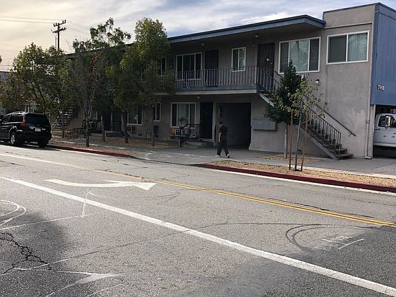 2nd image of 400 W Wilson Ave APT 2