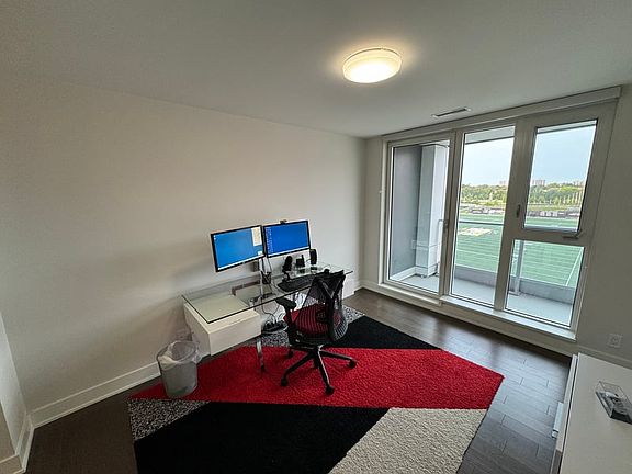 4th image of 1035 Bank St #507