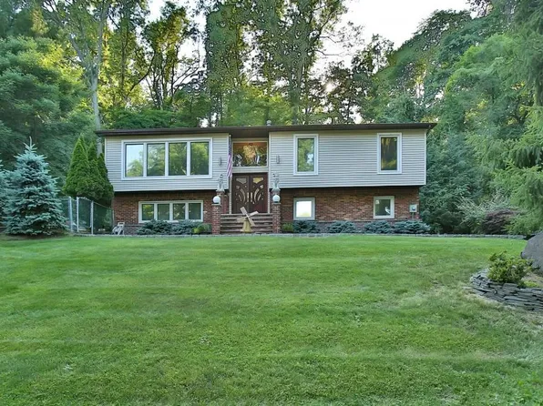 20 Parliament Drive, New City, NY 10956
