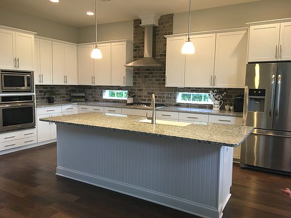 4th image of 2205 Blueberry St