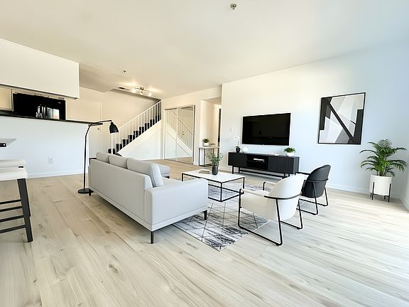 3rd image of 11041 Hesby St APT 111