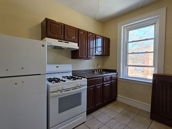 2nd image of 285 Edgewood Ave #4B