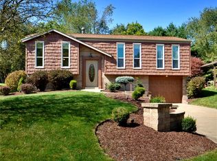 1069 McAllister Dr, New Kensington, PA 15068