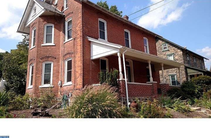 2nd image of 146 N 7th St