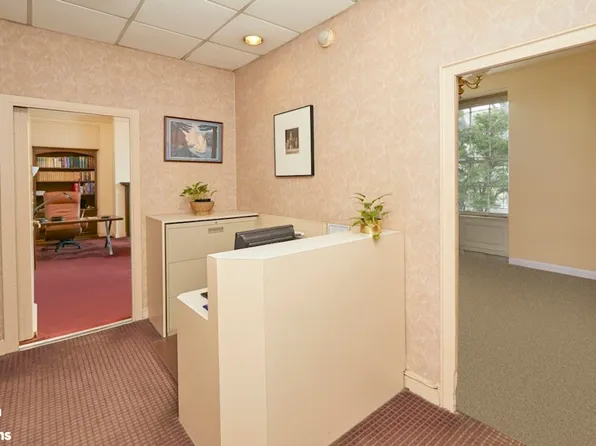 905 Fifth Avenue image 9 of 22