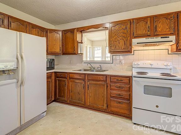 5th image of 216 Pickens Rd