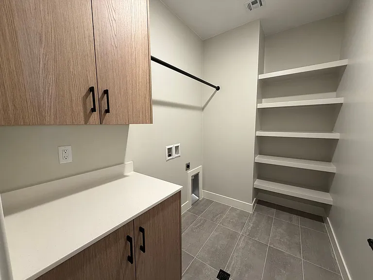 608 E Hemsworth Ln — Photo 36