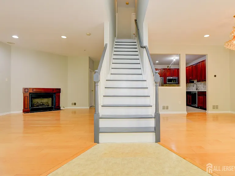 34 Forest Dr — Photo 3