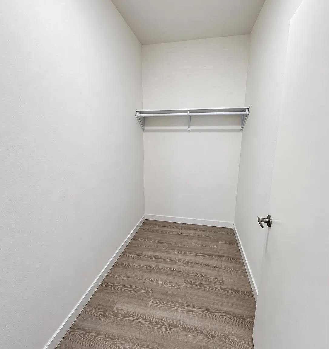 1 bed, $1,818 — Photo 4