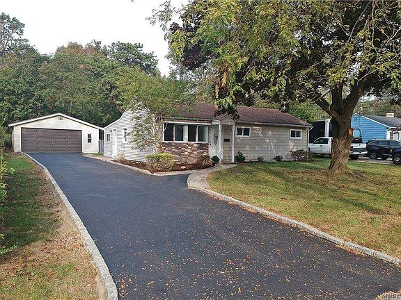 3rd image of 1554 N Thompson Dr