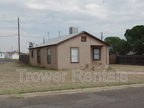 1010 Center Ave Photo 1