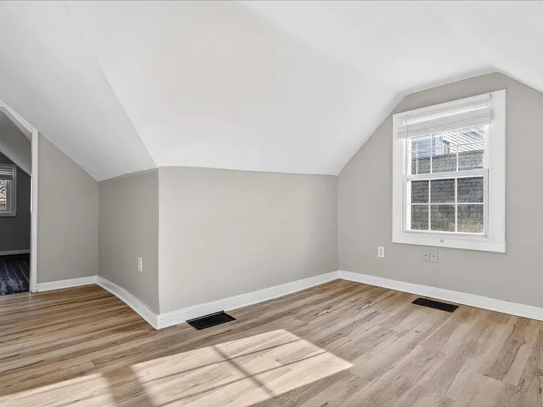 413 E Ormsby Ave — Photo 19