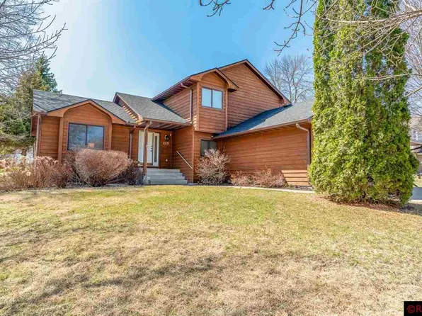 215 Essex Rd, Mankato, MN 56001