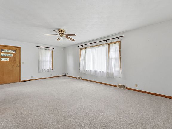 3rd image of 402 SW 5th St