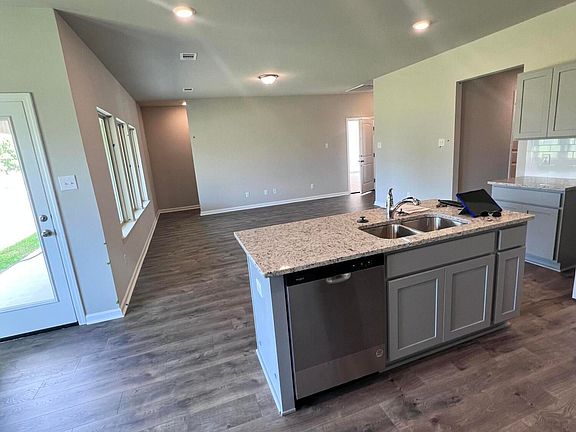 4th image of 138 Hill View Dr