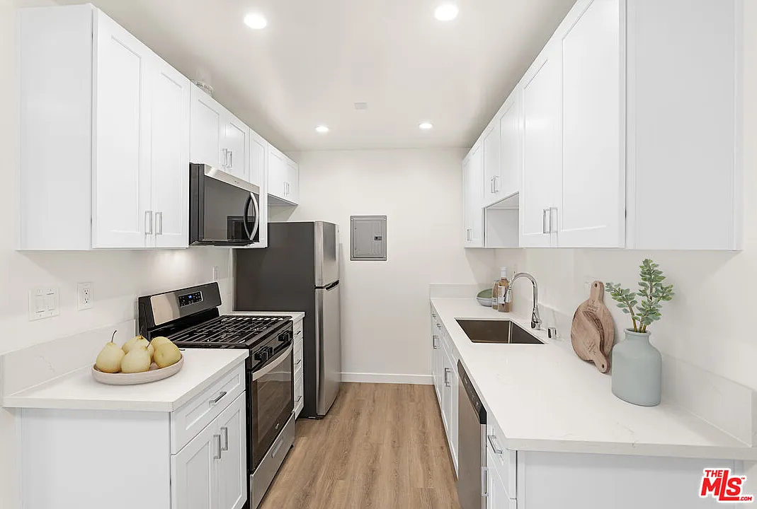2 bed, 1.0 bath, 880 sqft, $2,500 — Photo 4