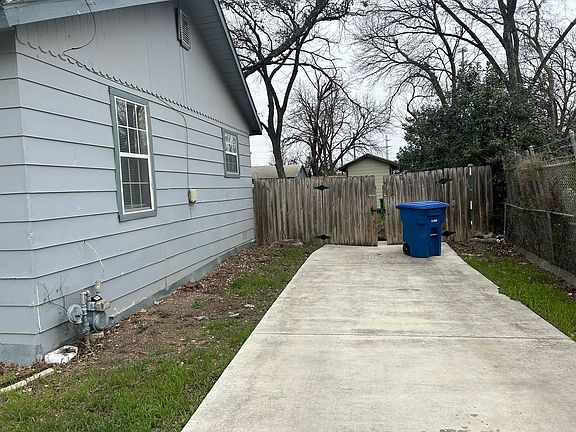 4th image of 2103 W Gerald Ave