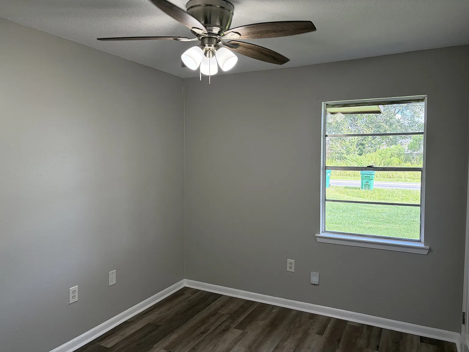 3 bed, 1.5 bath, 1200 sqft, $1,195 — Photo 3