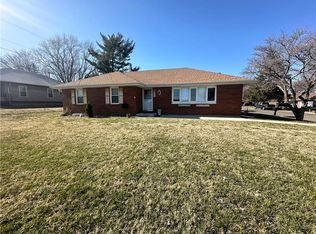 1915 Sleepy Hollow Dr, Lexington, MO 64067