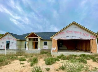 133 Ash Pkwy, La Vernia, TX 78121