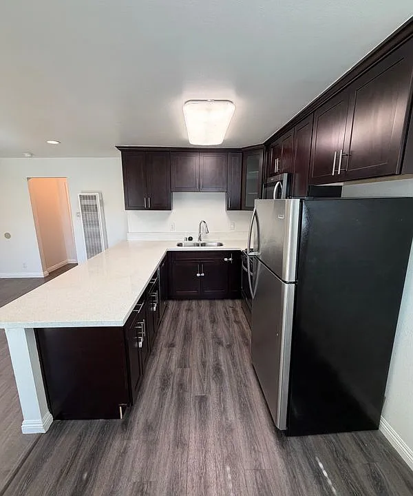 278 E Washington Blvd #11