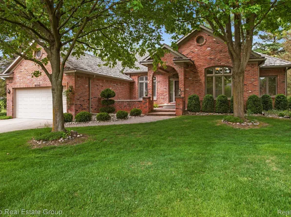 16500 Dusklight Dr, Fenton, MI 48430