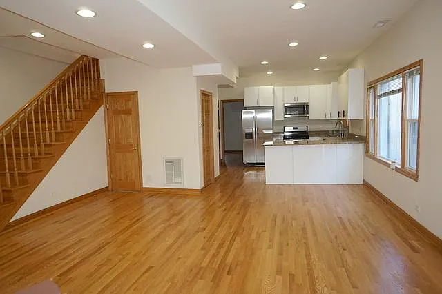 2847 N Rockwell St #2 — Photo 3